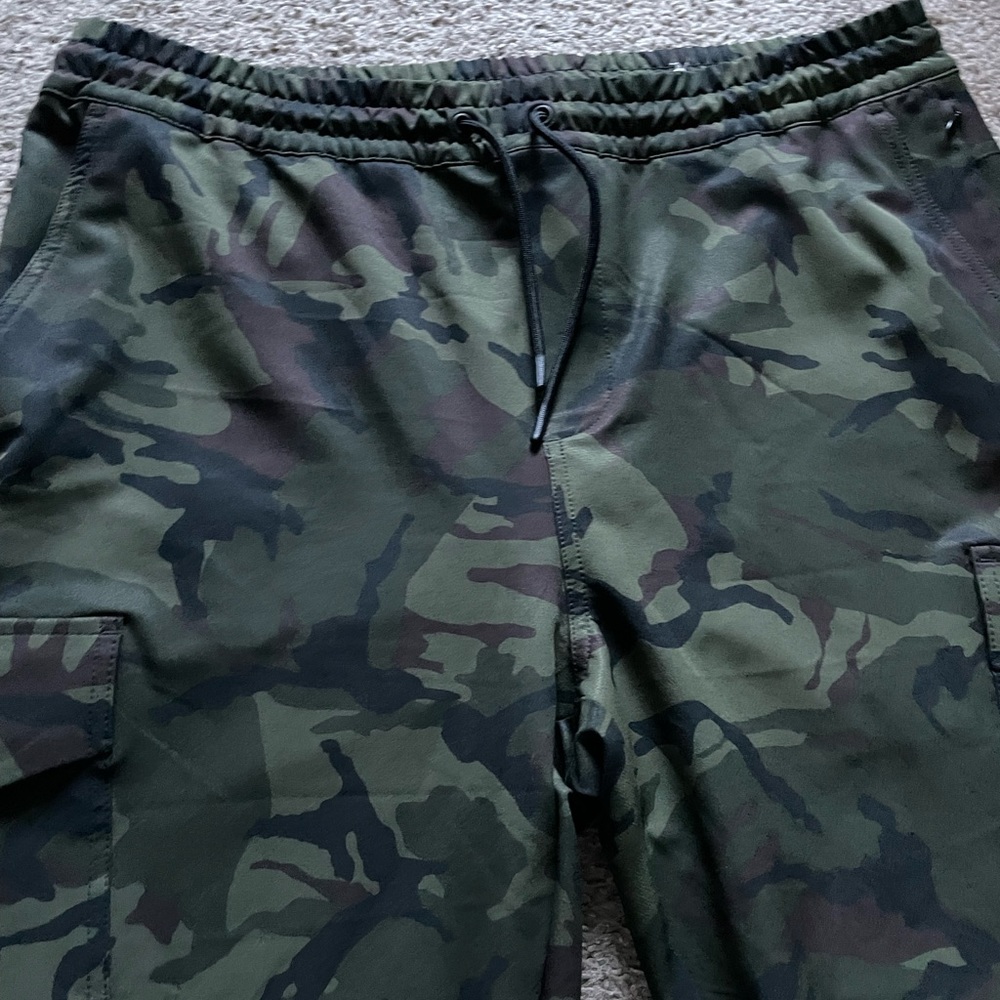 *NWOT Old Navy Mens Camo Joggers - Picture 2 of 3